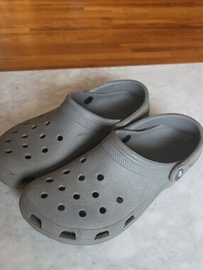 CROCS Classic Clog in Gray